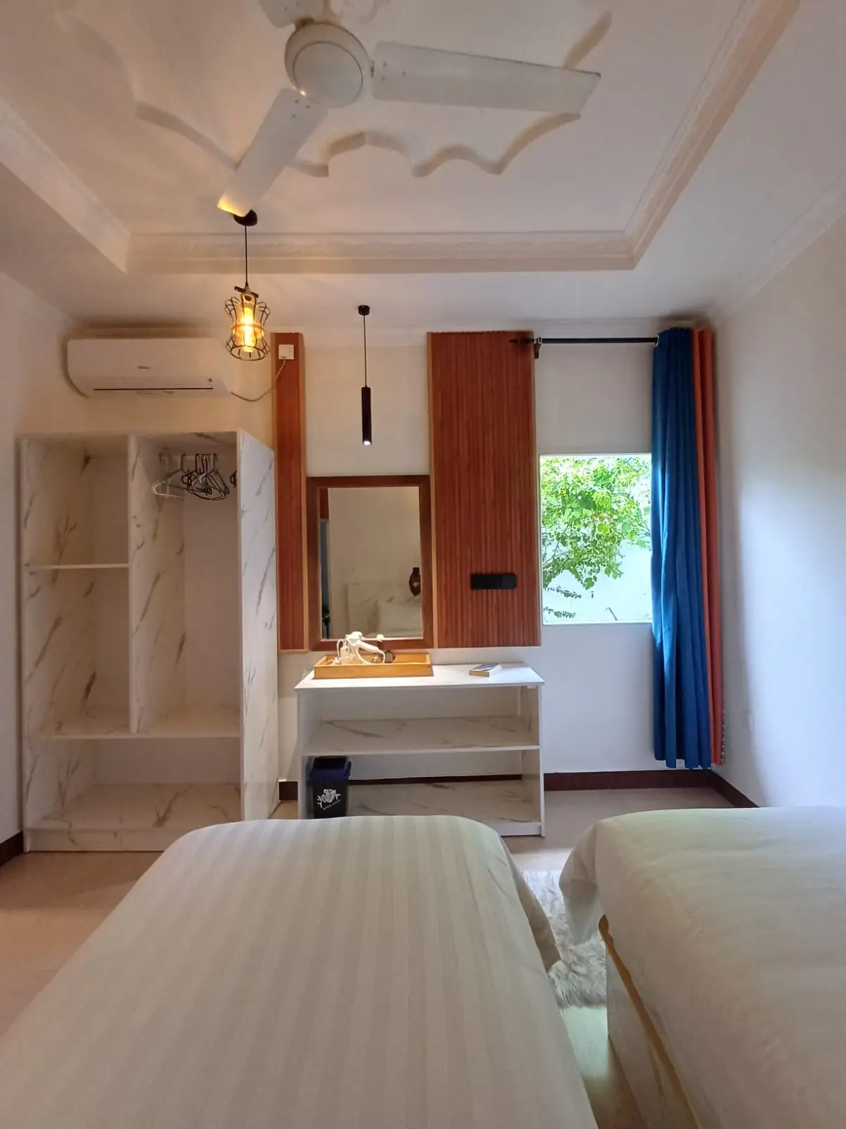 Twin room with two single beds at Scuba Haven guesthouse, Fuvahmulah